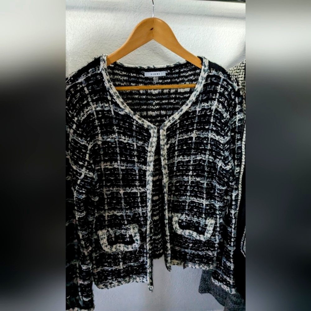 By Sioni, Size L, multicolor knit black,grey,white. Front pockets